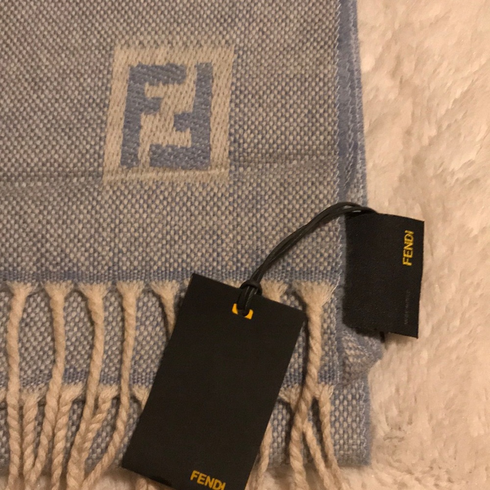 FENDI - Picture 2 of 5